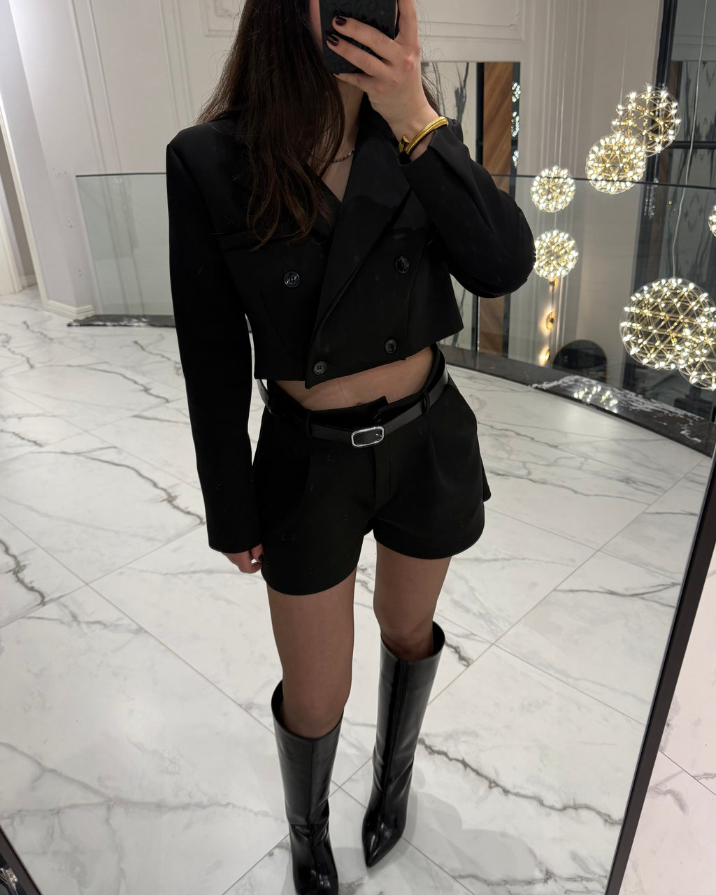 HİLORA City Chic Siyah Crop Blazer & Kemerli Şort Takım